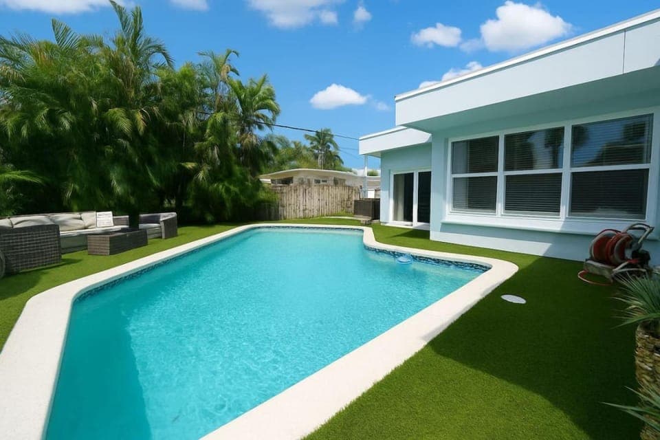 Garden view, Pool view, Swimming pool, sunbed