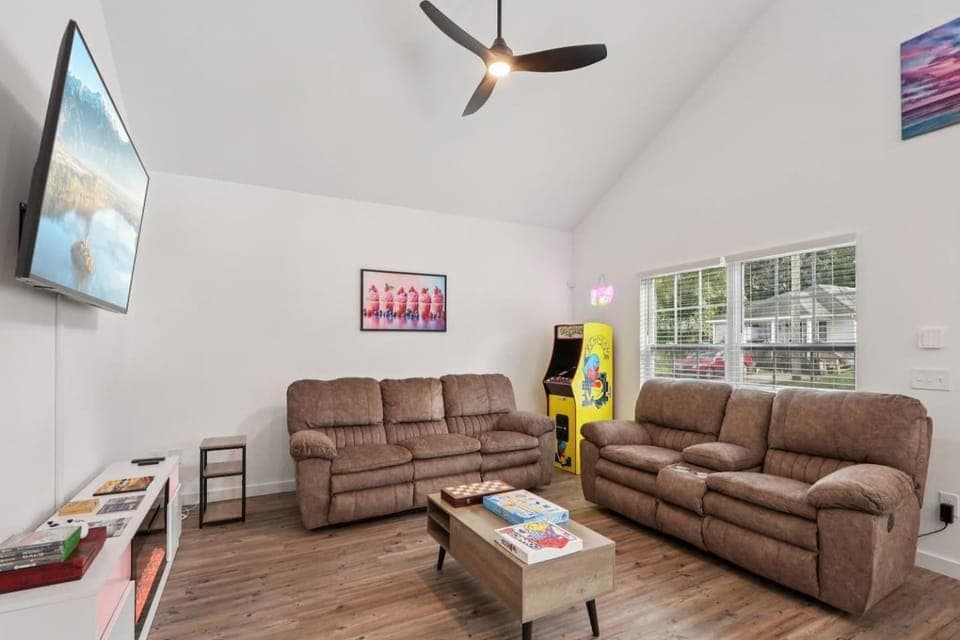 Modern 3BR2BA6Beds Fenced Yard Near Downtown House in Saint Augustine