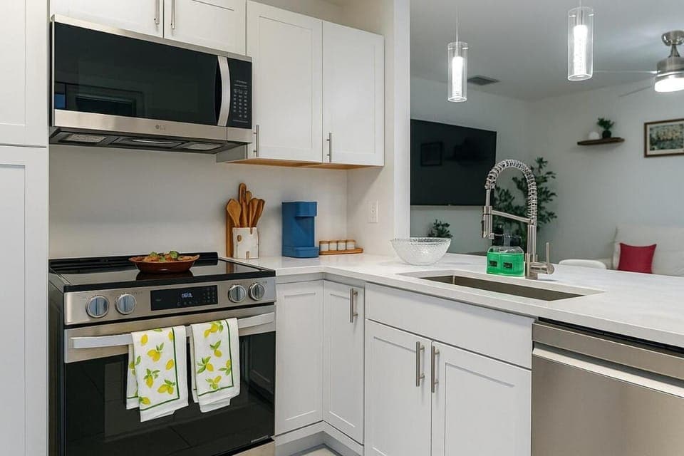 Kitchen or kitchenette, dishwasher, oven, pet friendly, stove