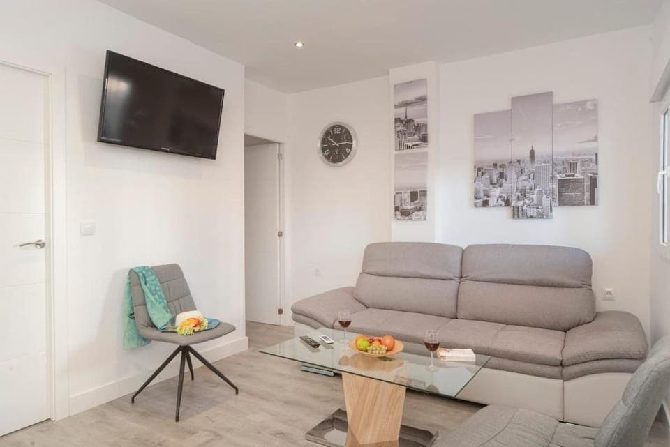 New apartment with pool, 10 mins walk from beach Apartment in Torremolinos