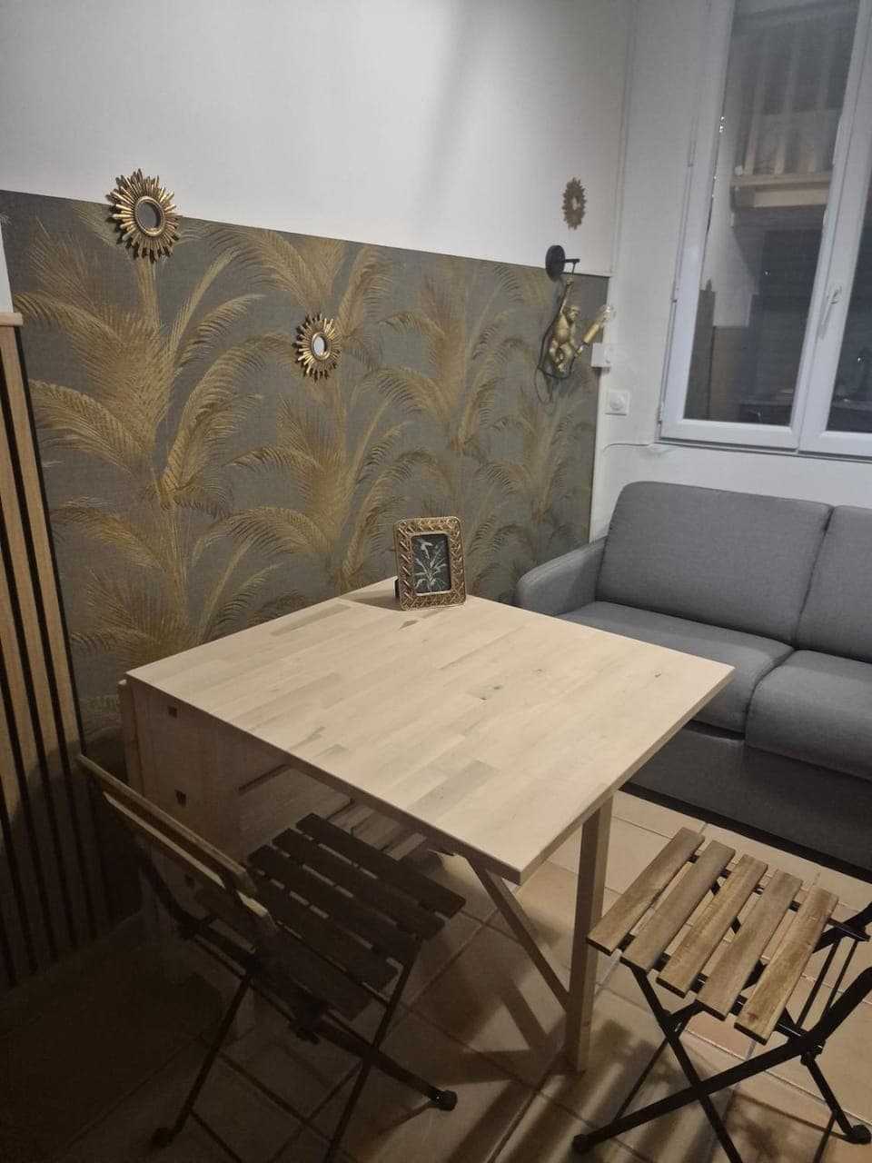 Seating area, Dining area