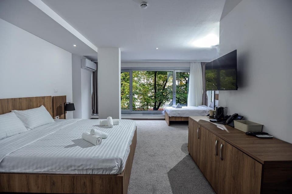 Photo of the whole room, Bedroom