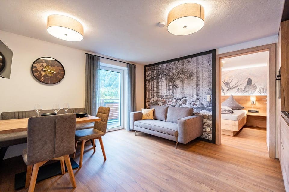 Bed, Living room, Photo of the whole room, Seating area, Dining area, Bedroom