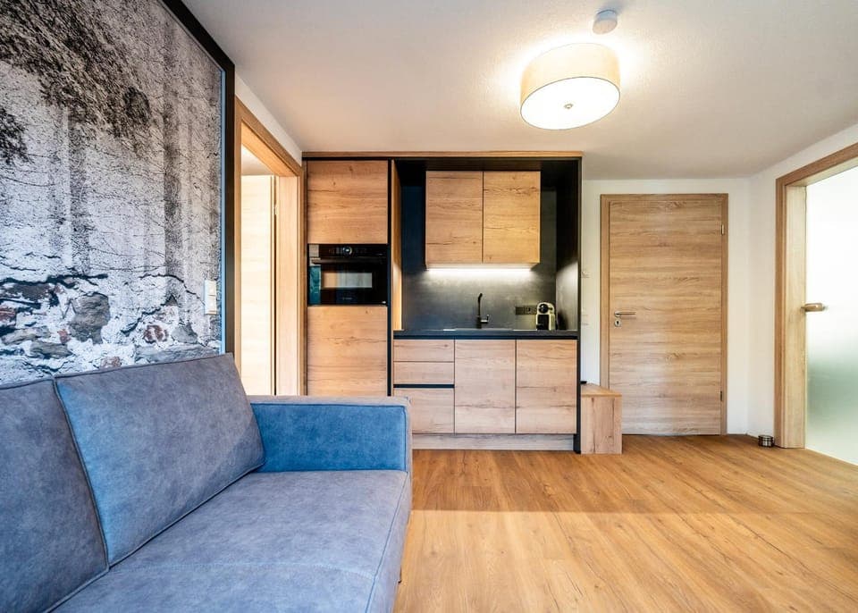 Kitchen or kitchenette, Seating area