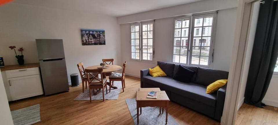 Living room, Seating area, Dining area