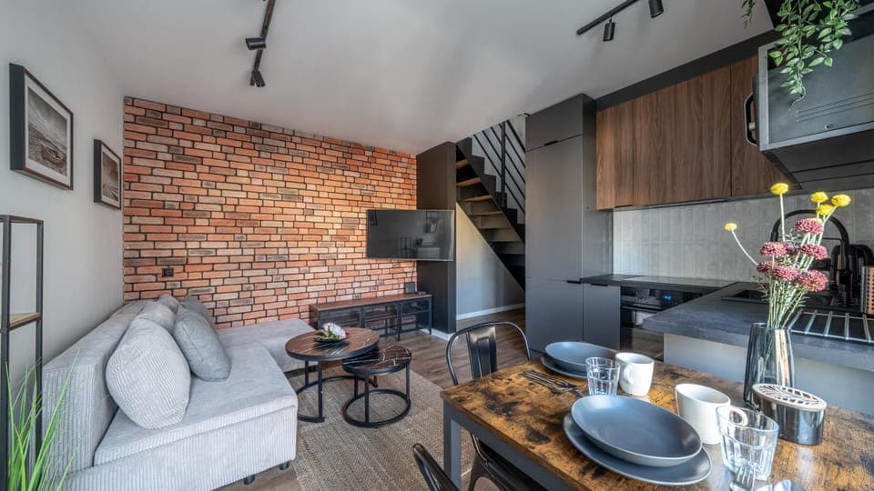 TV and multimedia, Kitchen or kitchenette, Living room, Seating area, Dining area