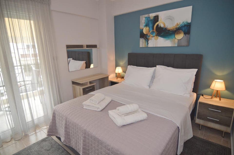 Bed, Bedroom, towels