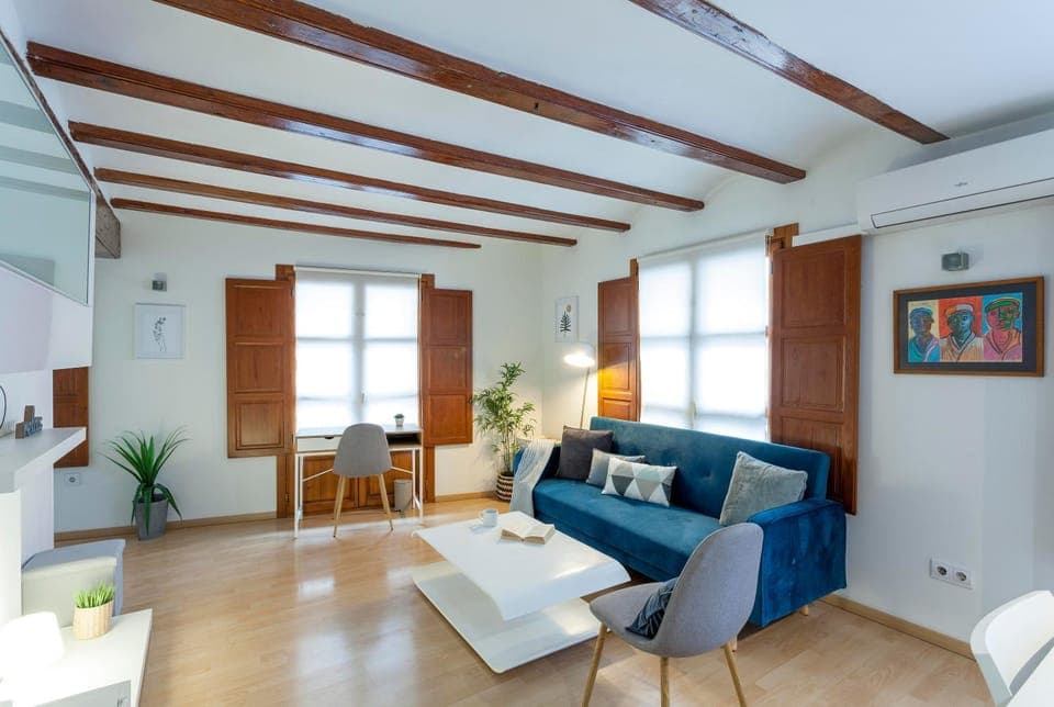 Seating area, air conditioner