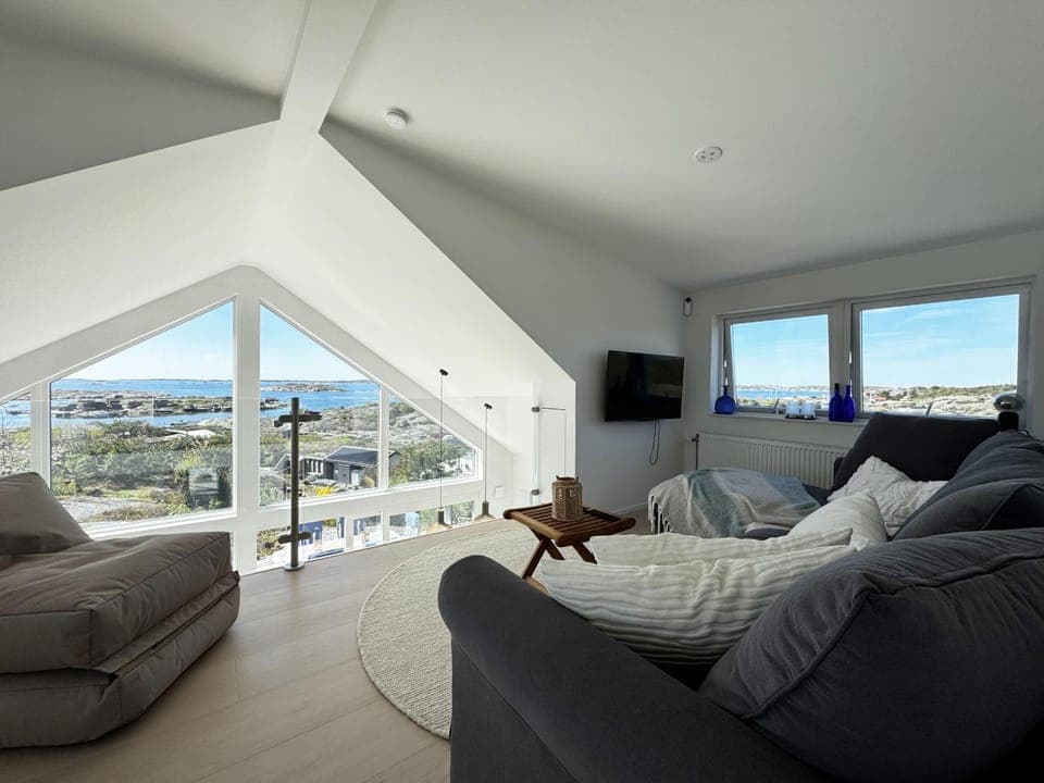 Communal lounge/ TV room, Living room