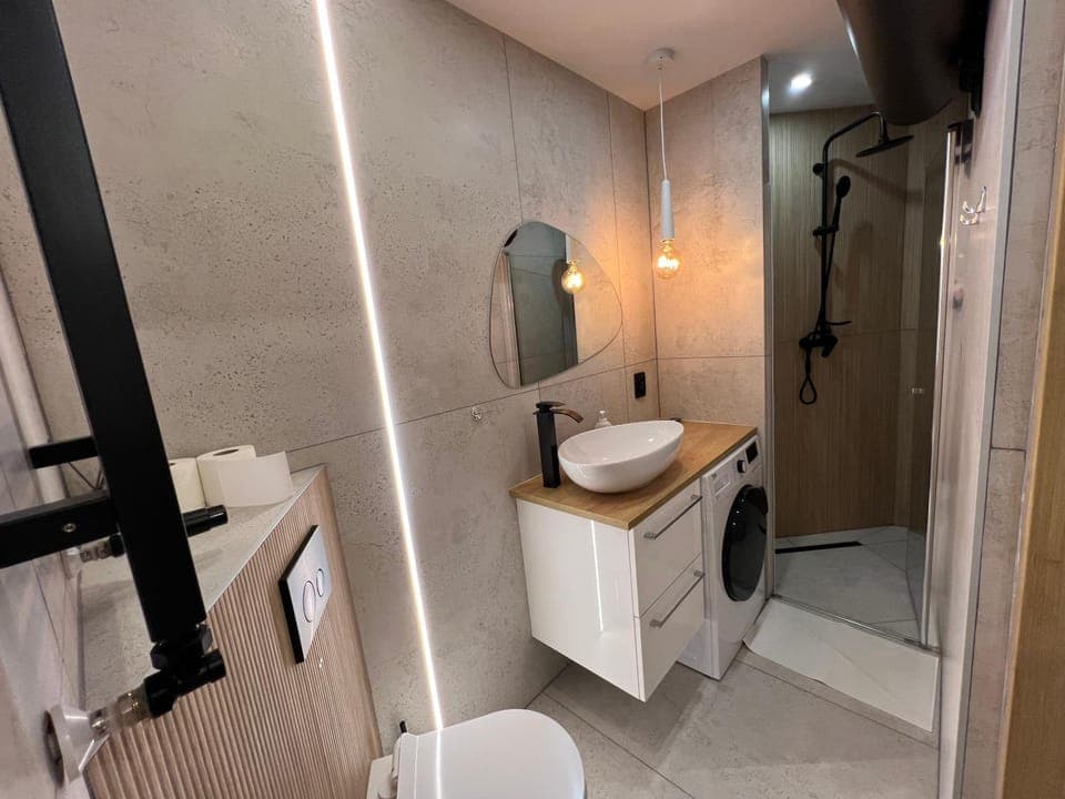 Shower, Toilet, Bathroom