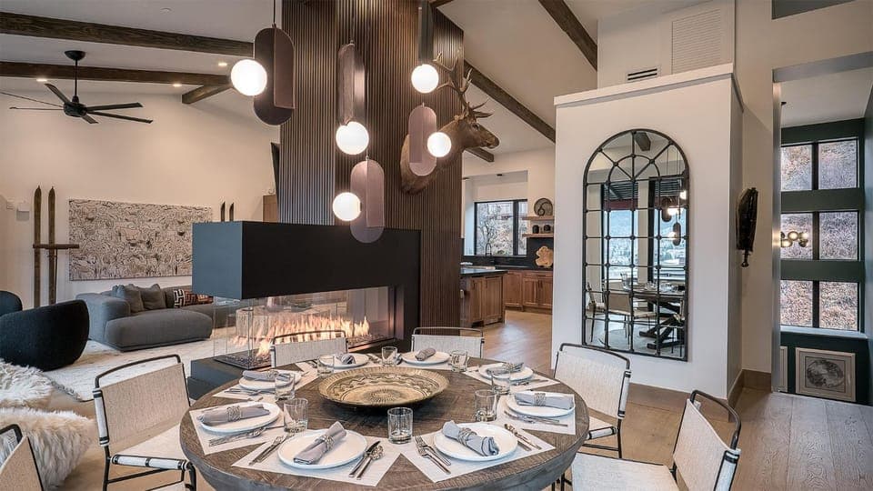 Living room, Seating area, Dining area, fireplace