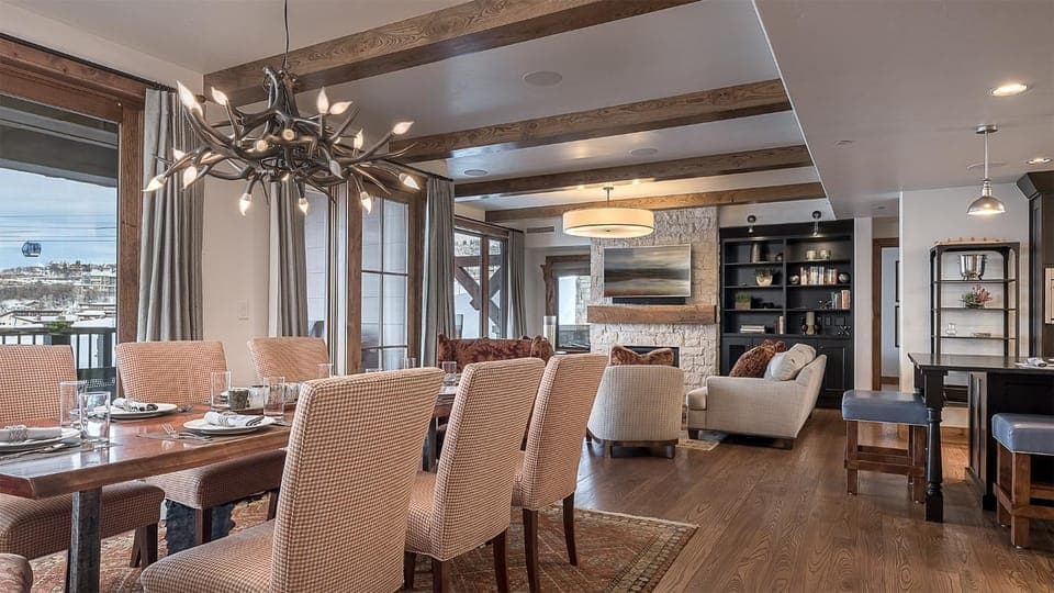Living room, Seating area, Dining area, fireplace
