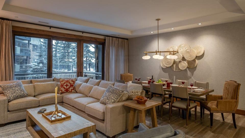 View (from property/room), Seating area, Dining area, furniture