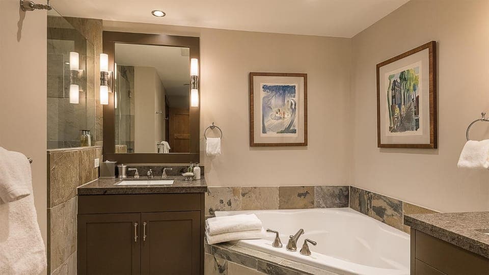 Bathroom, Bath, towels