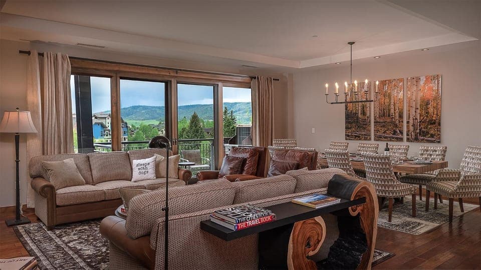 View (from property/room), Seating area, Dining area, furniture