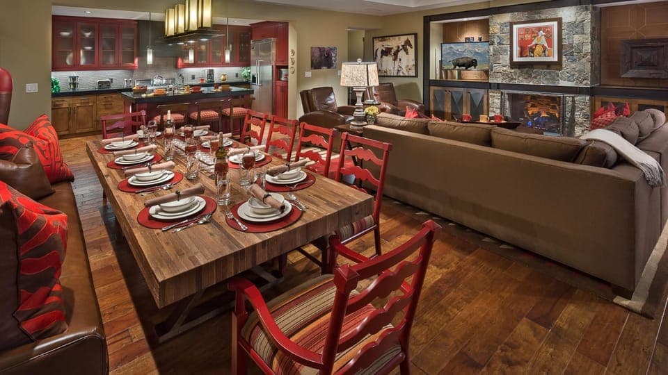 TV and multimedia, Dining area, fireplace, furniture