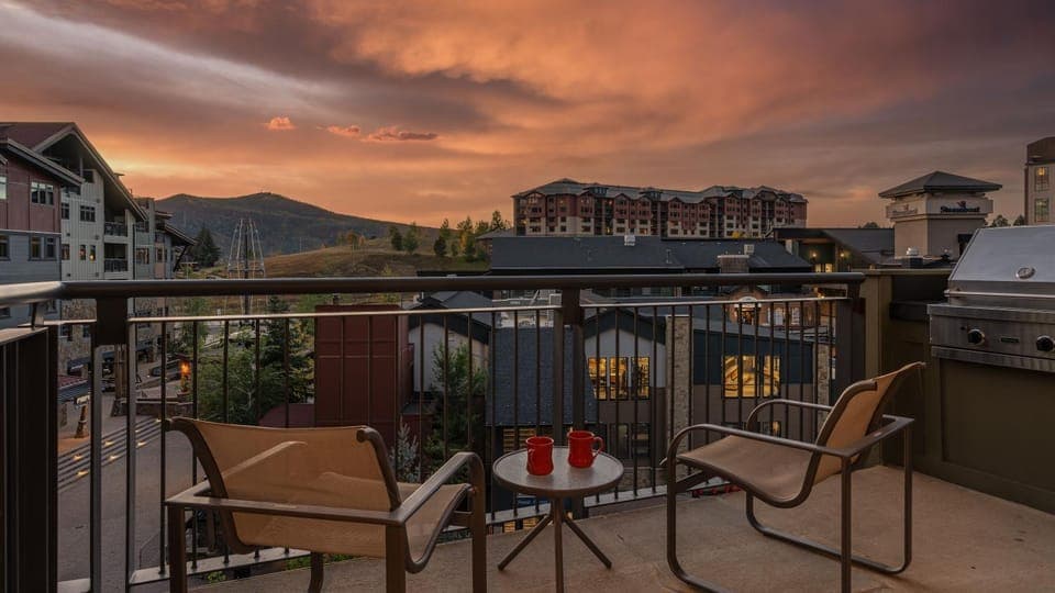 Balcony/Terrace, Seating area, Mountain view