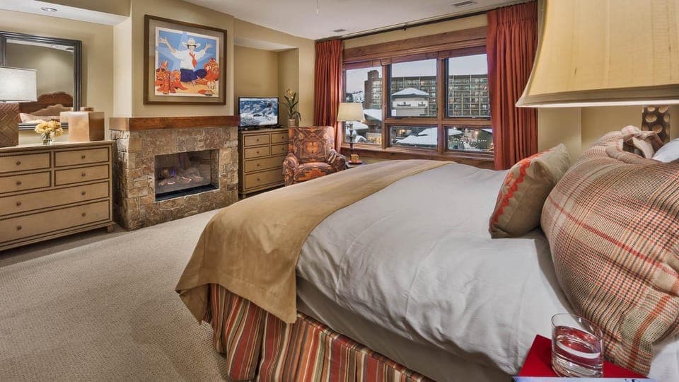 Bed, TV and multimedia, Bedroom, fireplace