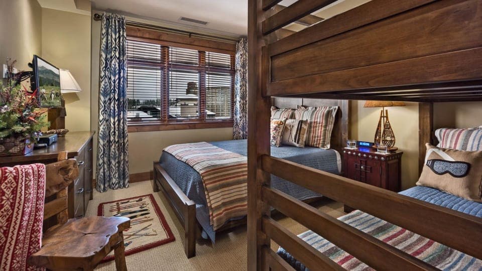 Bed, TV and multimedia, View (from property/room), Bedroom