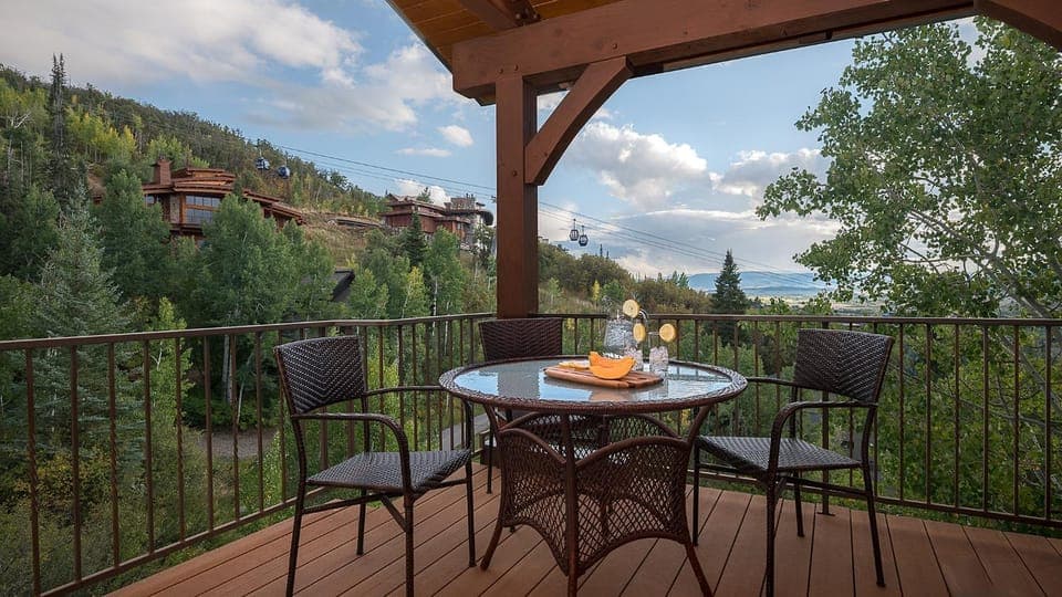 View (from property/room), Seating area, Dining area, furniture