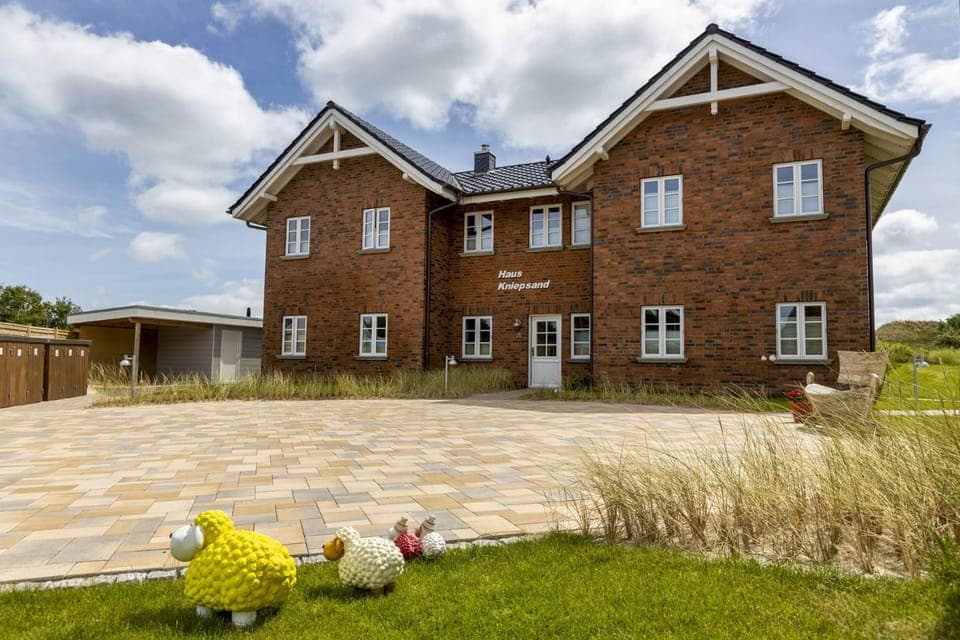 Property building, Spring, Day, Garden