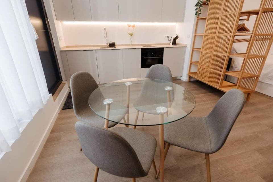Kitchen or kitchenette, Seating area, Dining area