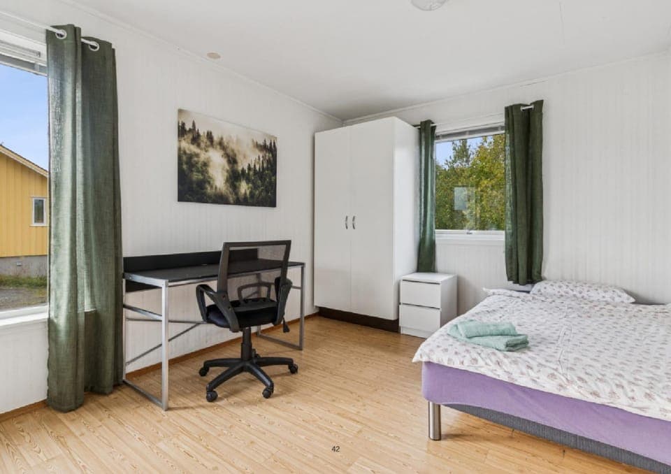 Bed, Bedroom, locker