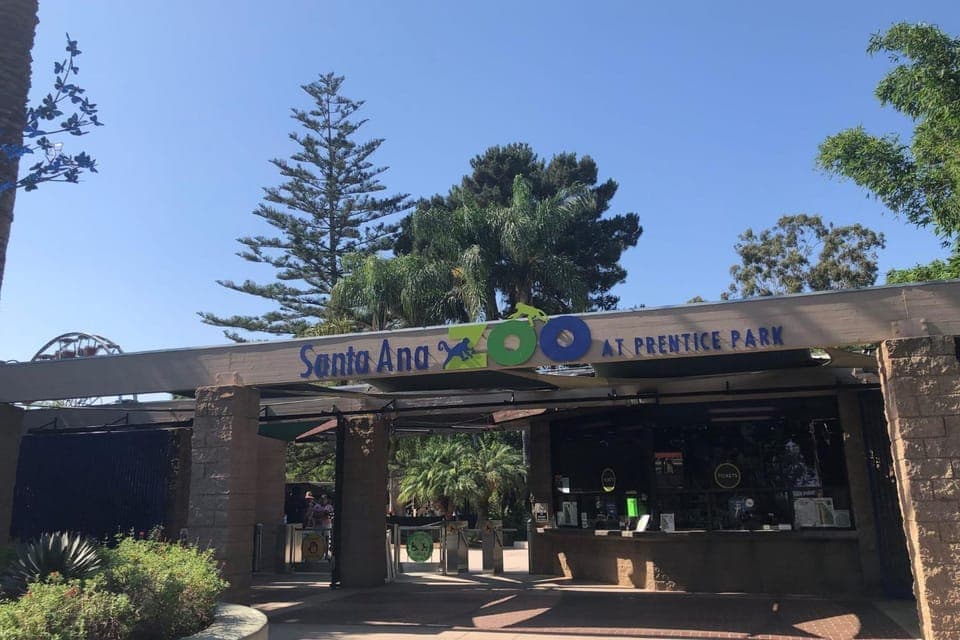 Nearby landmark, Off site, Day, Property logo or sign, Neighbourhood, Logo/Certificate/Sign, Text overlay, Certificate/Award