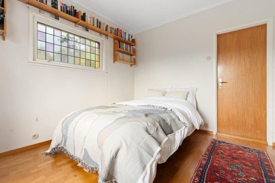 Bed, Library, Photo of the whole room, Bedroom, wardrobe