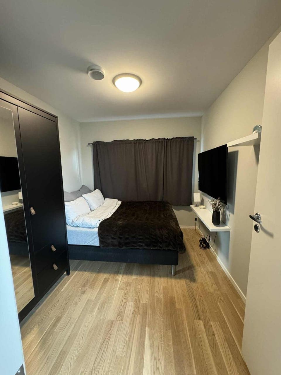 Bed, TV and multimedia, Photo of the whole room, Bedroom, wardrobe