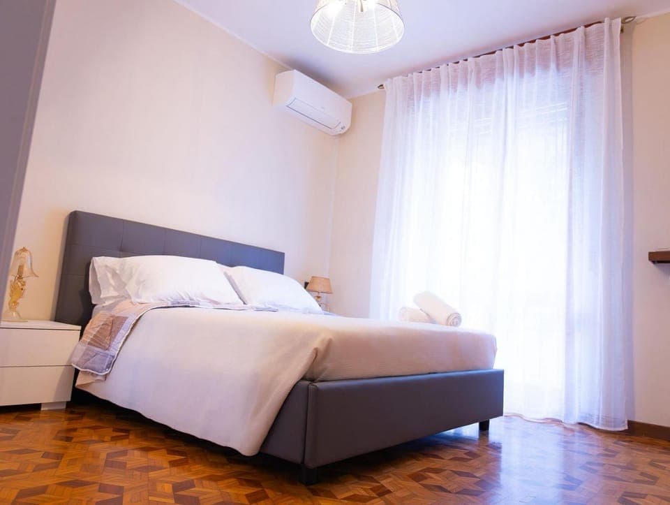 Bed, Photo of the whole room, Bedroom, air conditioner