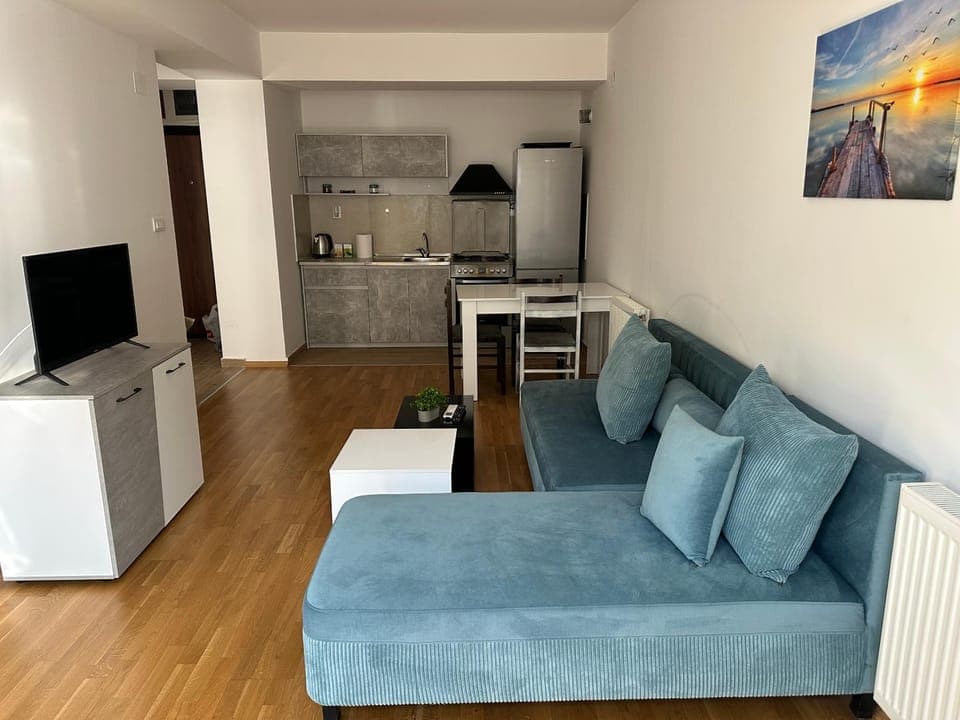 TV and multimedia, Kitchen or kitchenette, Living room, Seating area, Dining area, oven, stove