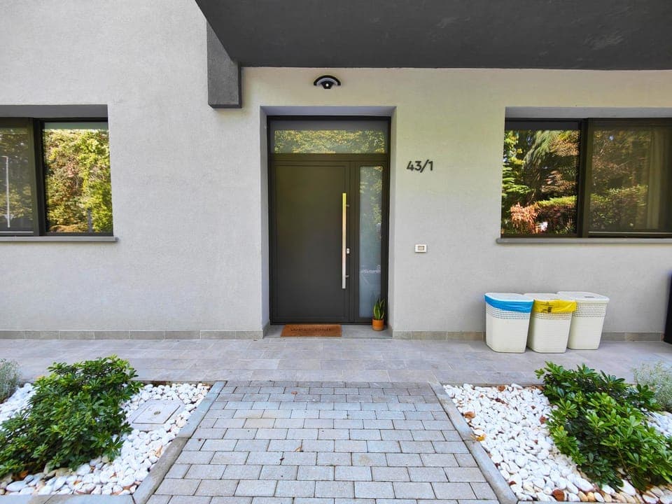 Property building, Facade/entrance