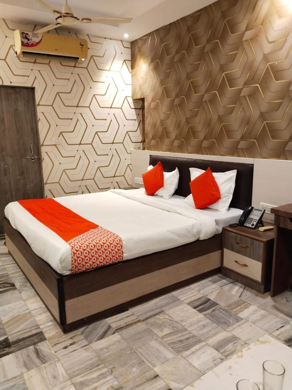 Bed, Photo of the whole room, Bedroom