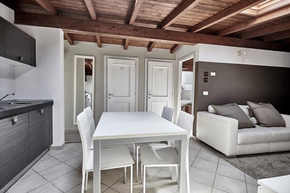 Kitchen or kitchenette, Living room, Seating area, Dining area