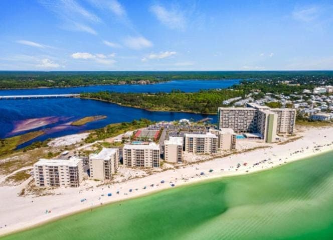 Property building, Natural landscape, Bird's eye view, Beach, Lake view, Sea view