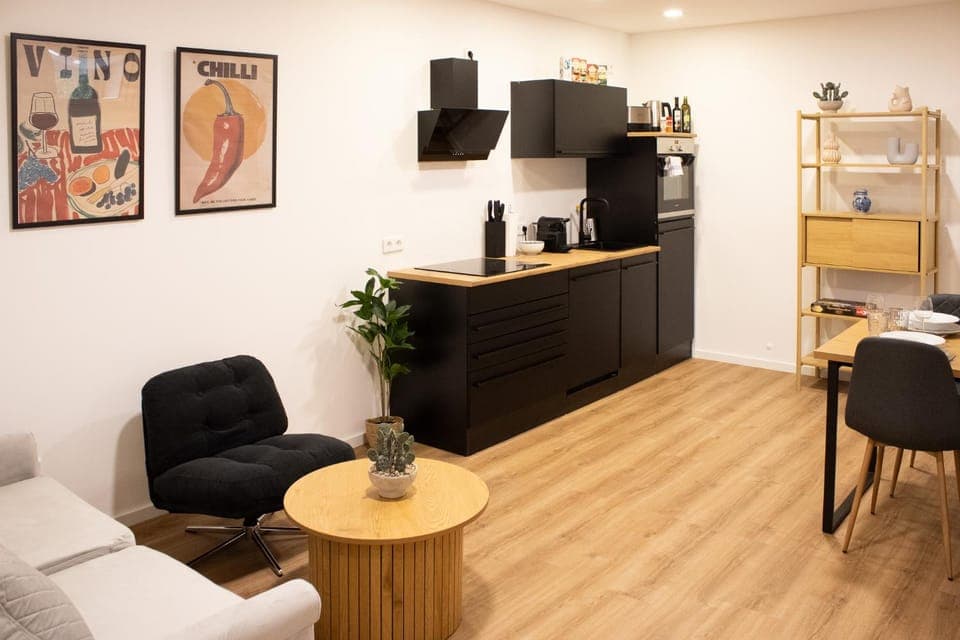 Coffee/tea facilities, Kitchen or kitchenette, Living room