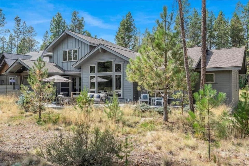 Gannet Chalet with HOT TUB, SAUNA, SHARC House in Sunriver