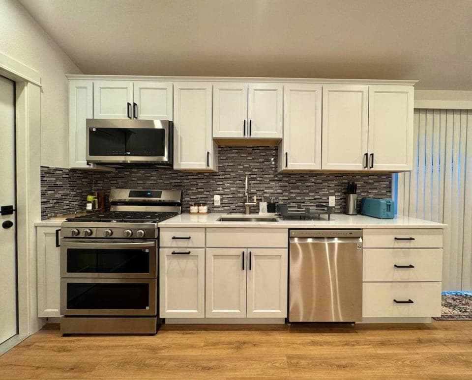 Kitchen or kitchenette, dishwasher, oven, stove