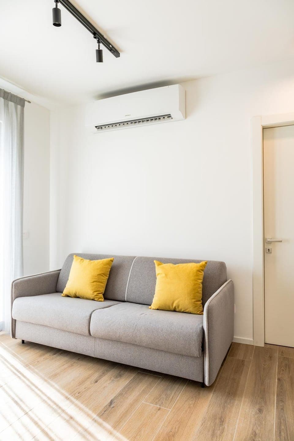 Living room, Seating area, air conditioner