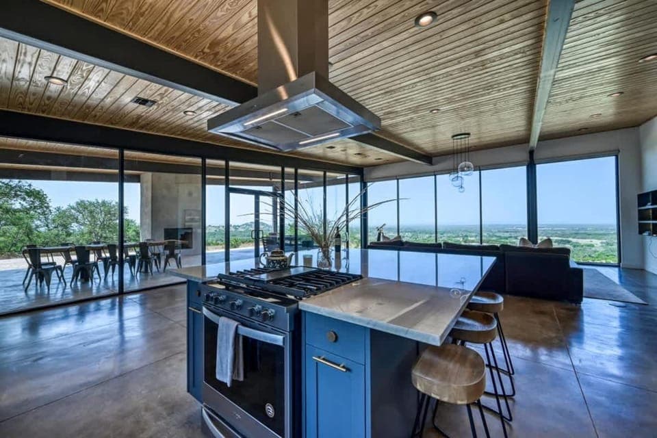 Kitchen or kitchenette, Seating area, Dining area