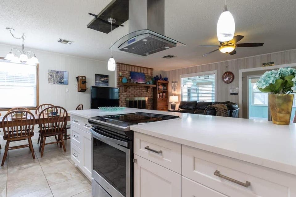 TV and multimedia, Coffee/tea facilities, Kitchen or kitchenette, kitchen