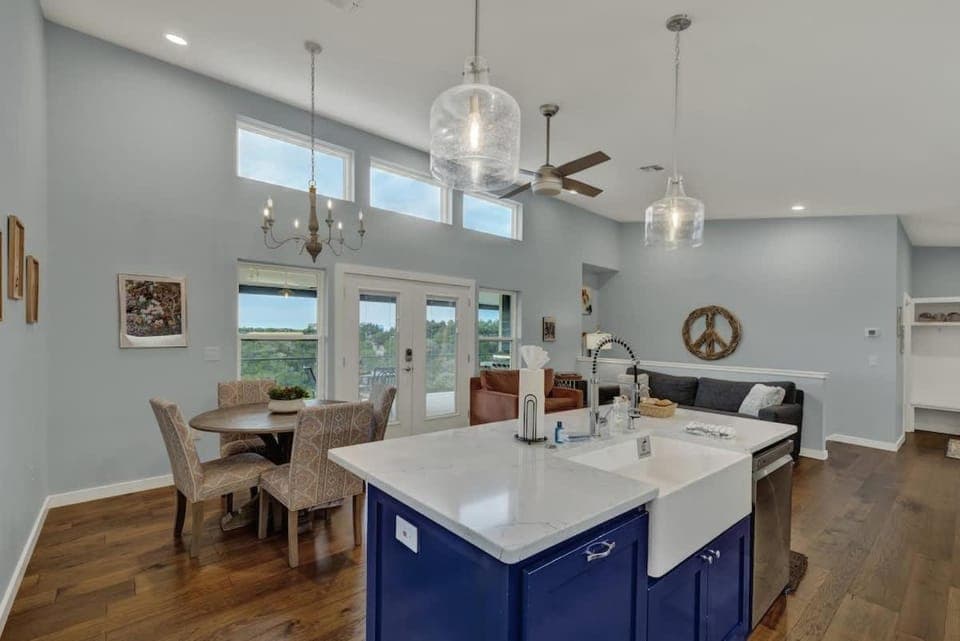 Seating area, Dining area, kitchen