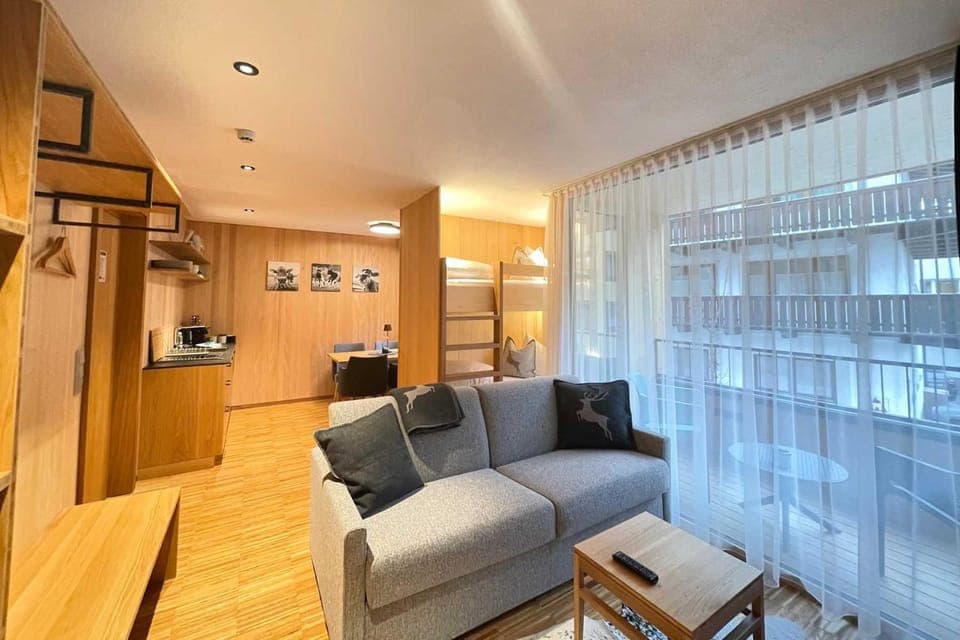 Kitchen or kitchenette, Living room, Seating area, Dining area, bunk bed