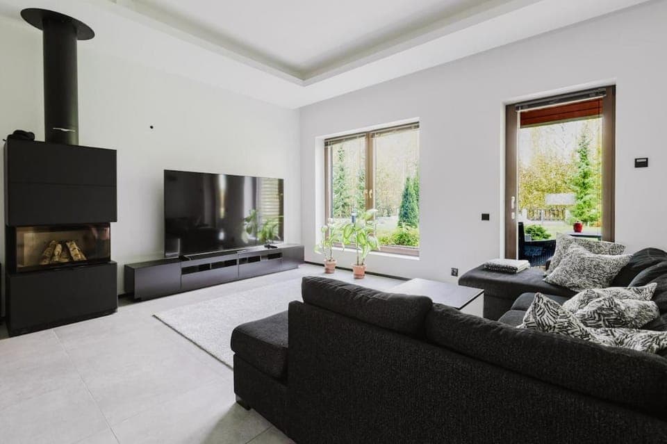 TV and multimedia, Living room, Evening entertainment