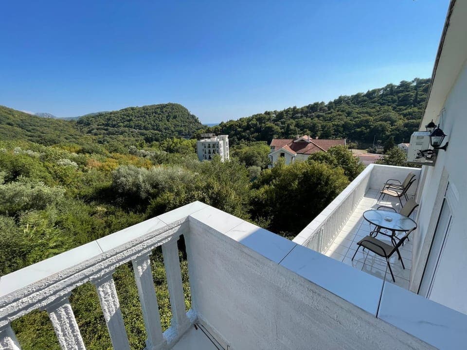 Natural landscape, Balcony/Terrace, Beach, Mountain view, Sea view, Sea view