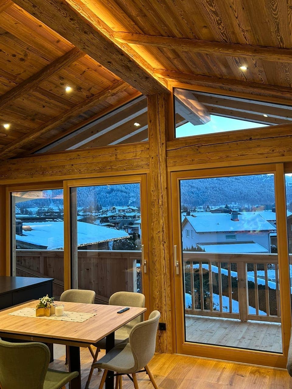 View (from property/room), Balcony/Terrace, Dining area