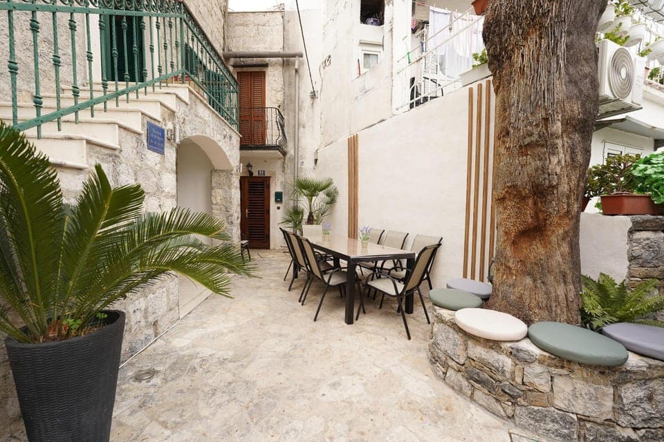 Patio, Dining area