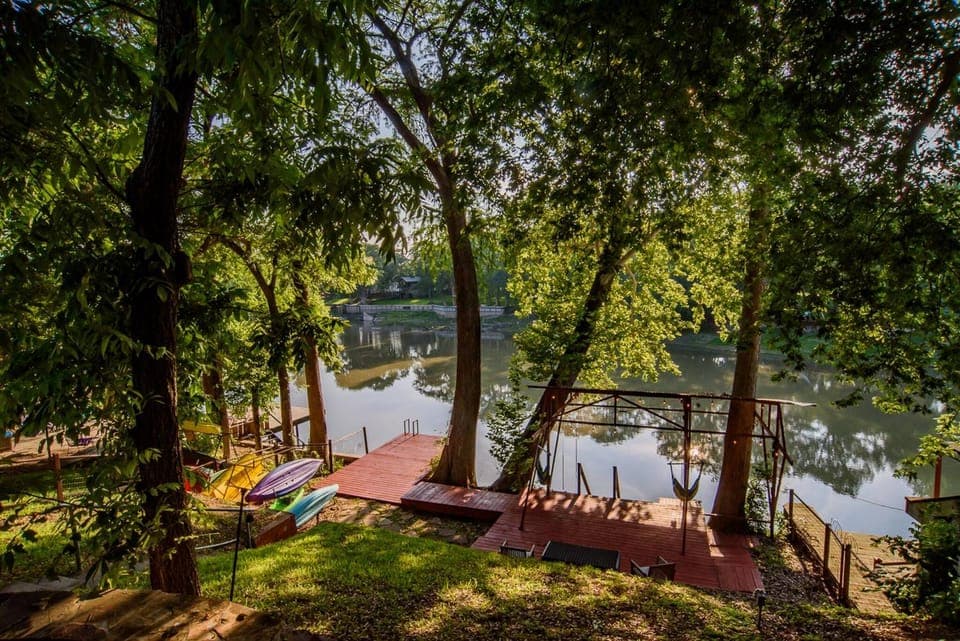 Property building, Facade/entrance, Summer, Location