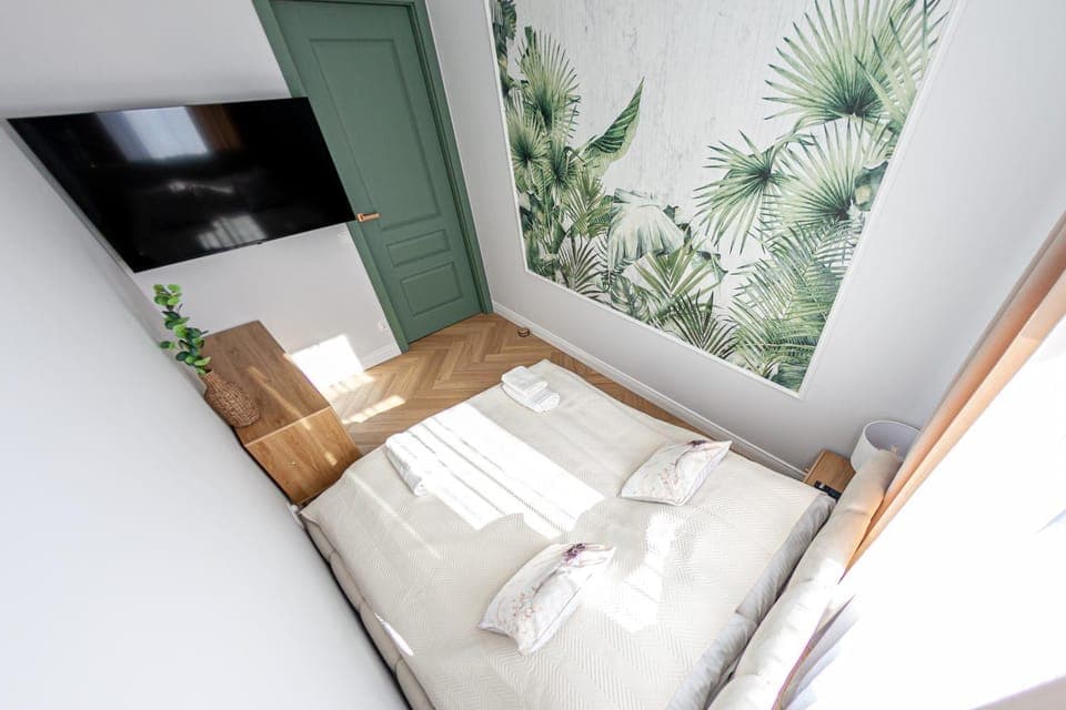 Bed, TV and multimedia, Photo of the whole room, Bedroom